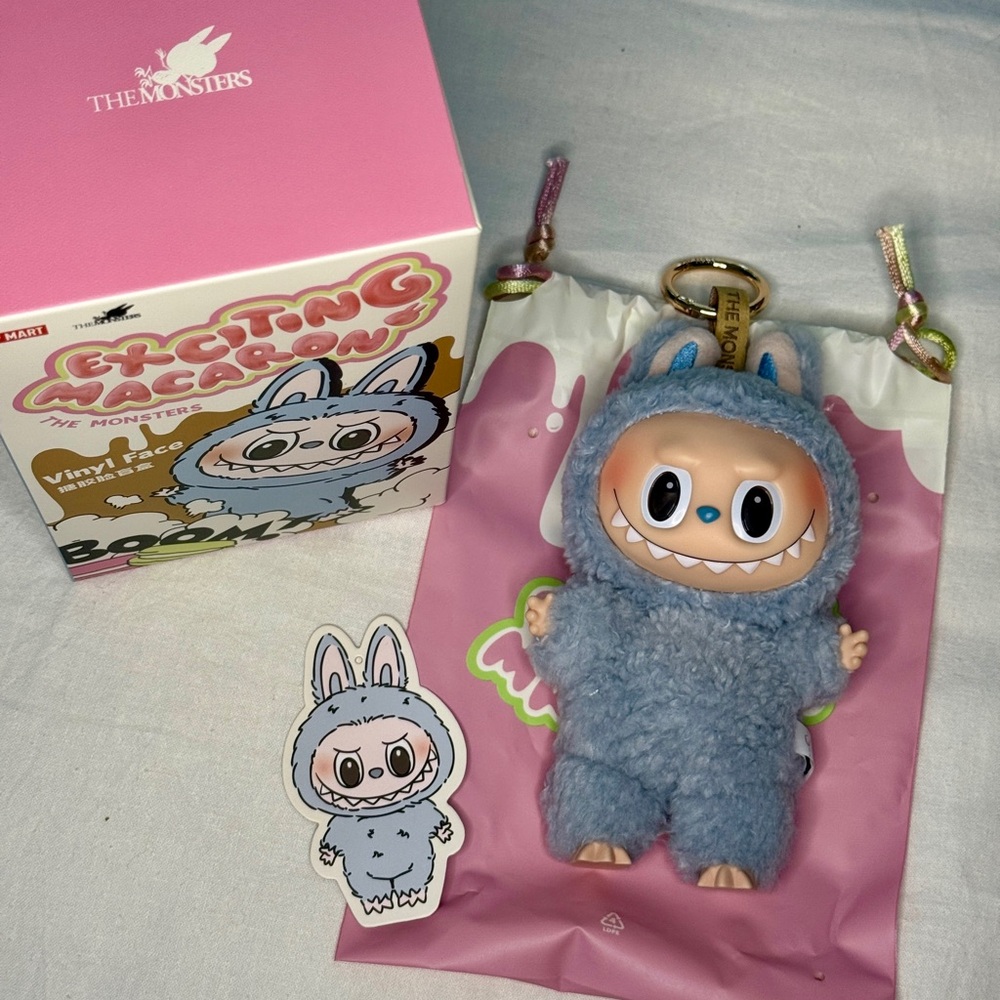AUTHENTIC POP MART Exciting Macarons Labubu - Sea Salt Coconut